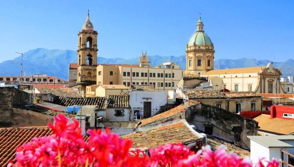 The mediterranean capitals: Naples and Palermo
