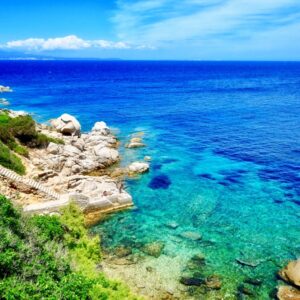 Crystal clear sea, white beaches and 8000 years of history