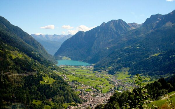 Hand your Ticket out! Tour on the Bernina Express red train! - Image 2