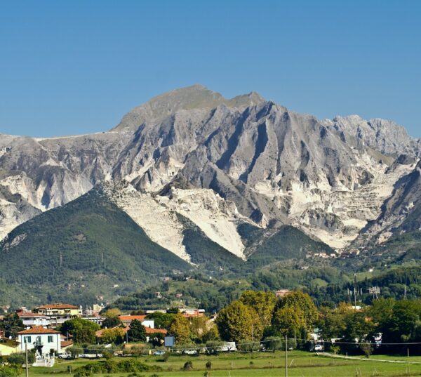 Carrara and the marble quarries - Image 3