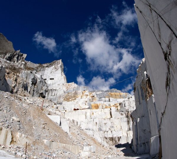 Carrara and the marble quarries - Image 2