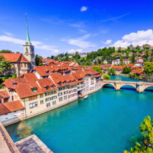 Die spektakuläre Strecke Italien-Schweiz mit dem grünen Zug