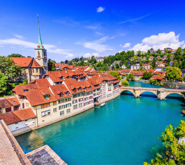 Die spektakuläre Strecke Italien-Schweiz mit dem grünen Zug