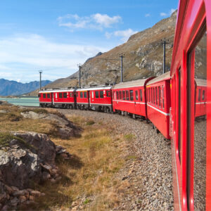 Die Fahrkarten bitte!  Fahrt mit der roten Bernina Bahn!
