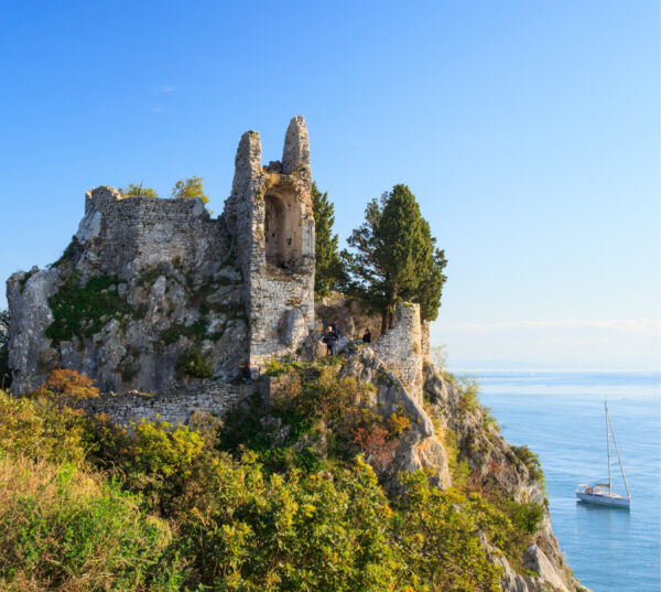 Duino Burg - Eine Terrasse steil über dem Meer – Bild 2