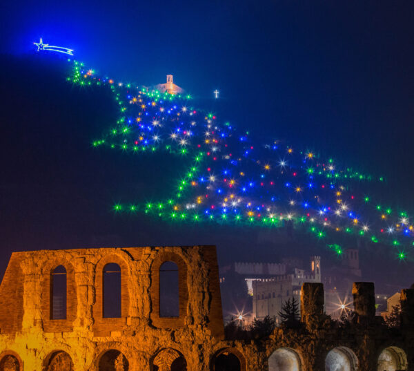 Der größte Weihnachtsbaum der Welt in Gubbio